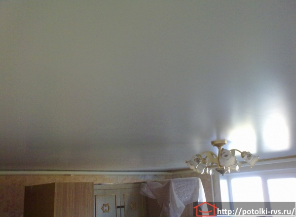 Сатиновый белый потолок 10м2 на кухню