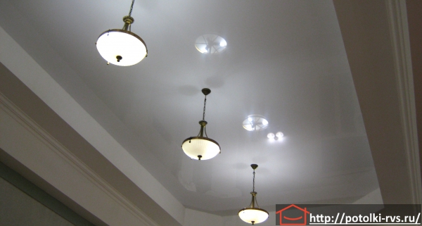 Бесшовные натяжные потолки