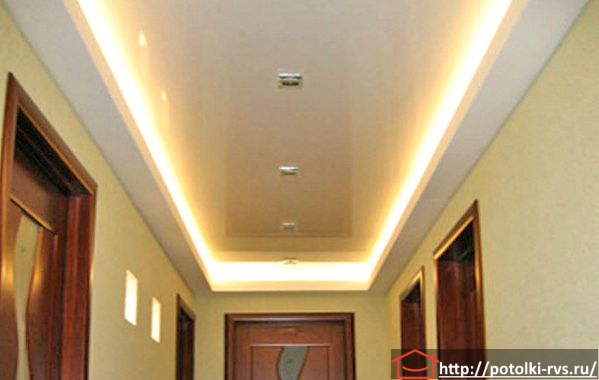 Натяжные потолки в коридор
