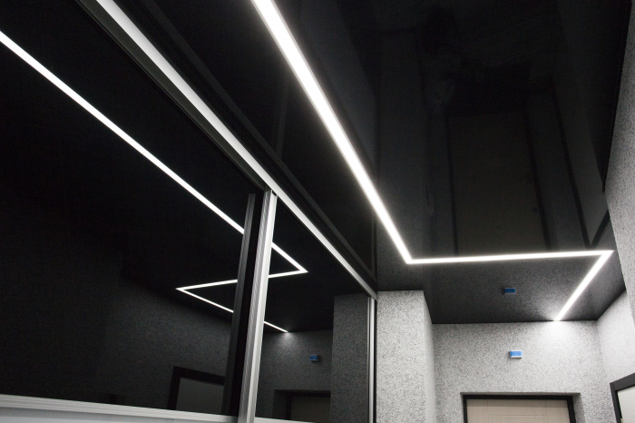 Черные натяжные потолки